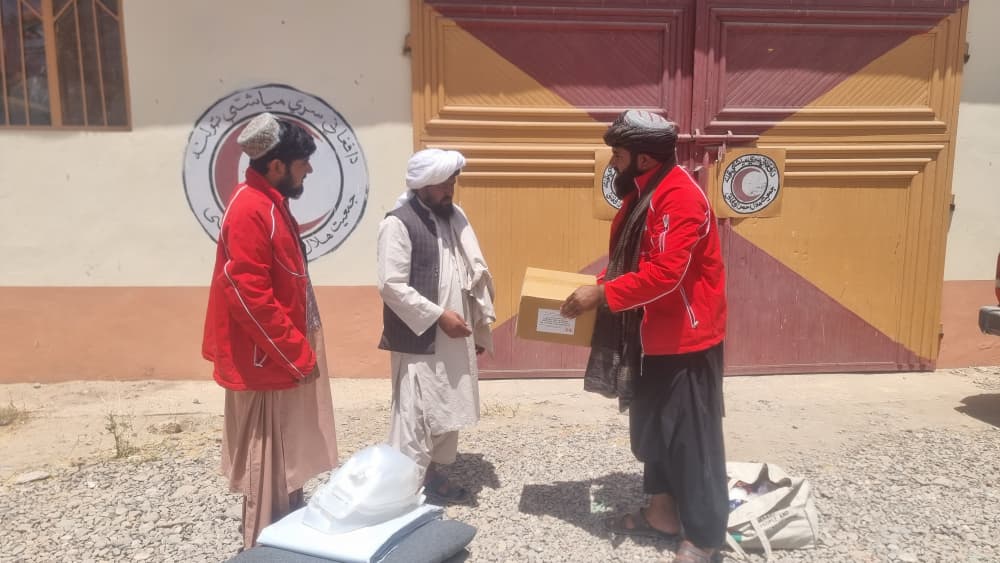 ارزګان کې له زيانمنې کورنۍ سره بېړنۍ مرسته وشوه