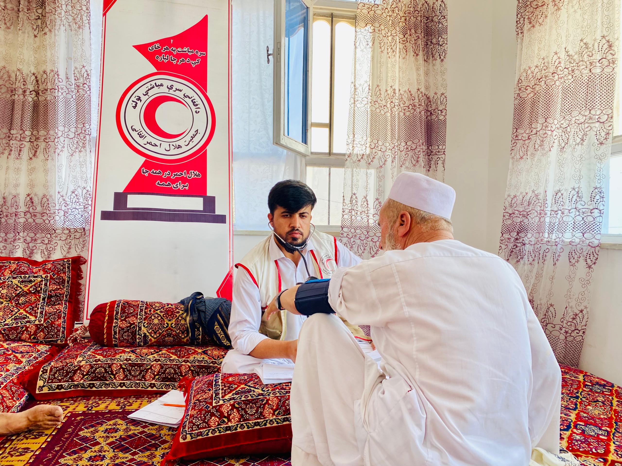 هلال‌احمر افغانی؛ به هزاران بیمار نیازمند در پروان  تسهیلات صحی فراهم شده است
