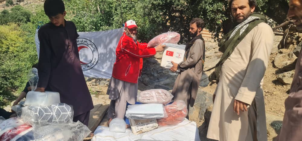 نورستان؛ به خانواده‌های آسیب‌دیده از سیلاب کمک فوری صورت گرفت