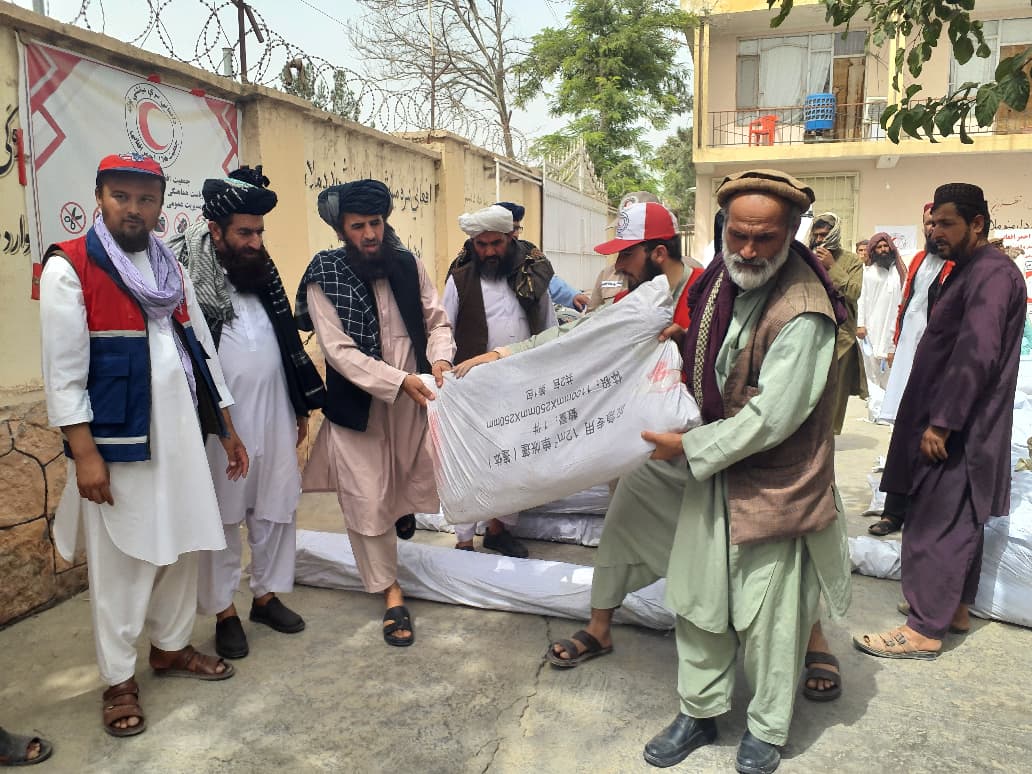 بغلان کې ۵۰ راستنو شوو کډوالو کورنیو ته خېمې ورکړل شوې