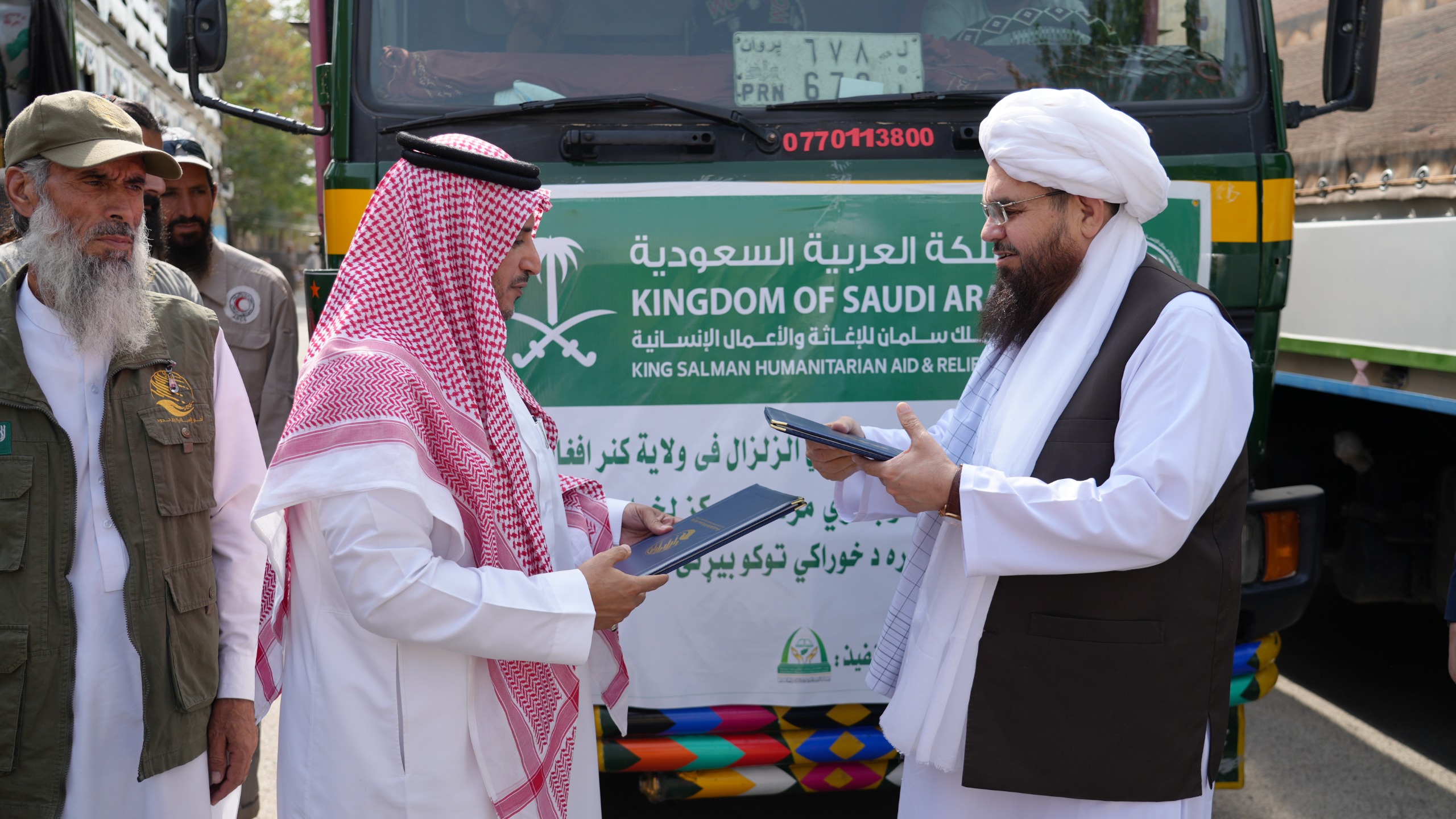 د کونړ زلزله؛ ملک سلمان د بشري مرستو مرکز ۲۱۰ ټنه مرسته افغاني سرې میاشتې ته وسپارله