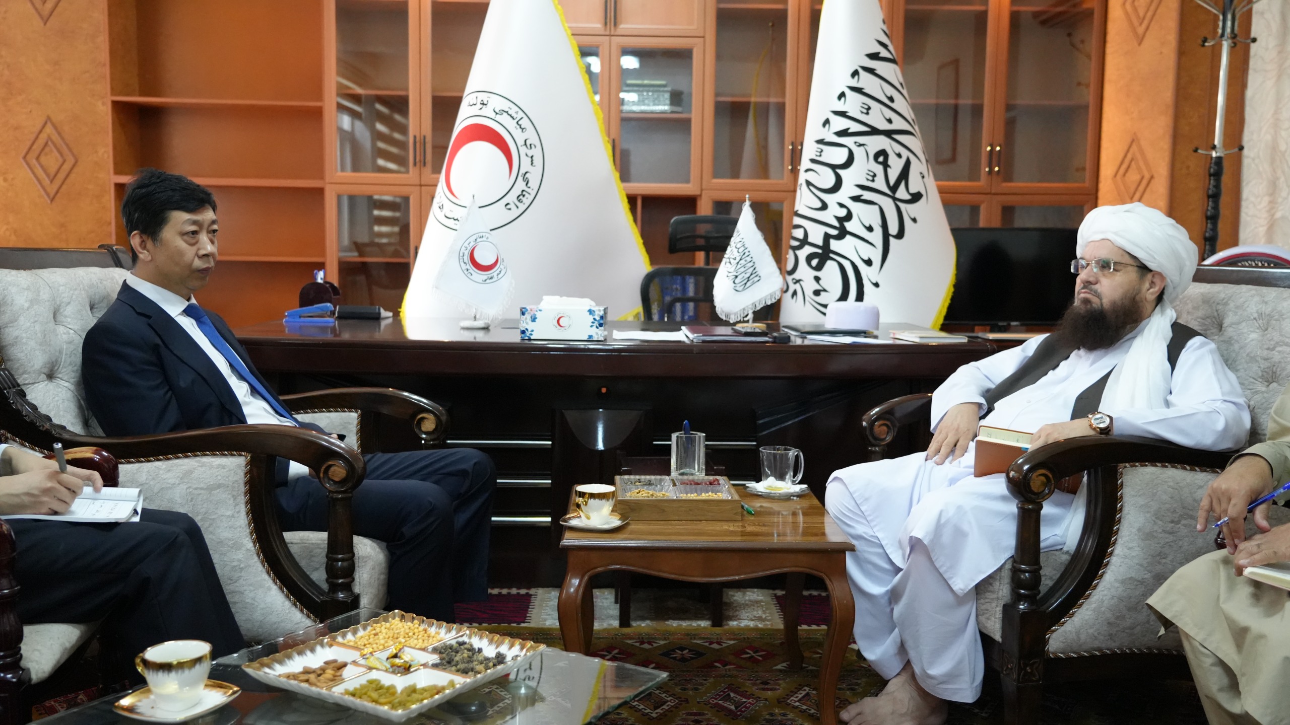 صلیب سرخ چین ۲۰۰ هزار دالر امریکایی را به هلال احمر افغانی برای زلزله‌زدگان کنر کمک کرد