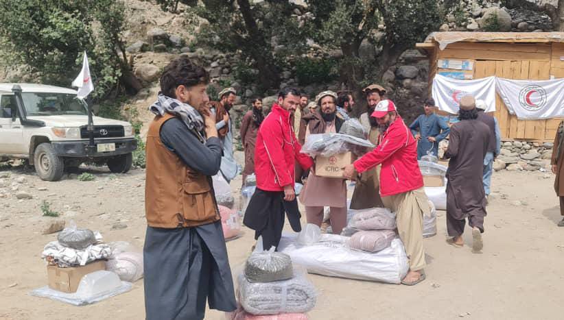 نورستان؛ زلزله ځپلو کورنیو سره بېړنۍ مرسته وشوه