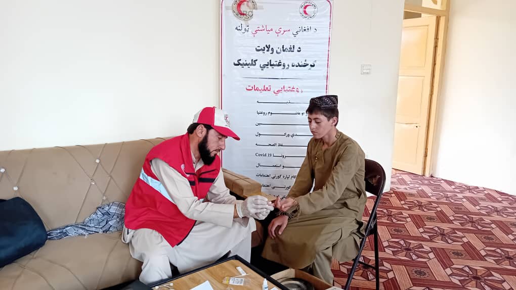 لغمان؛ تېرو ٣٠ ورځو کې زرګونو اړمنو هېوادوالو ته پراخ روغتیايي خدمتونه وړاندې شوي دي