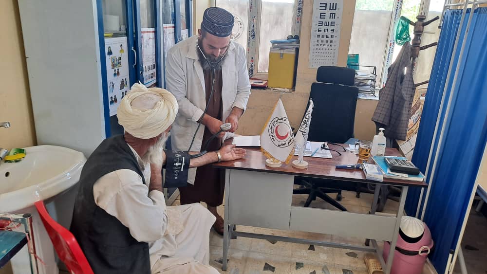 لوګر کې زرګونو بېوزلو هېوادوالو ته روغتيايي اسانتیاوې برابرې شوې دي