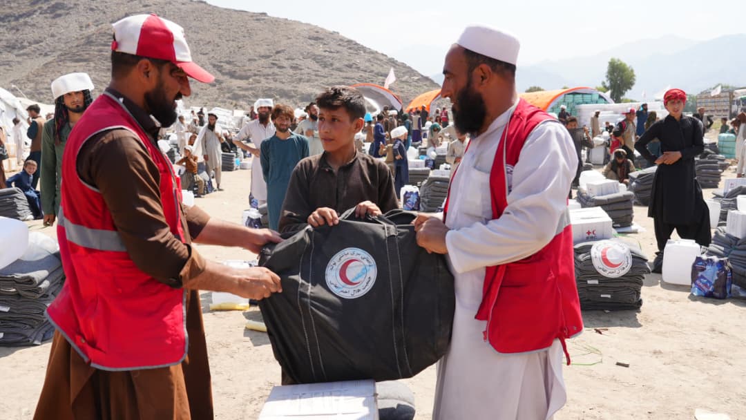 کونړ؛ ۳۳۶ زلزله ځپلو کورنیو سره بشري مرسته وشوه