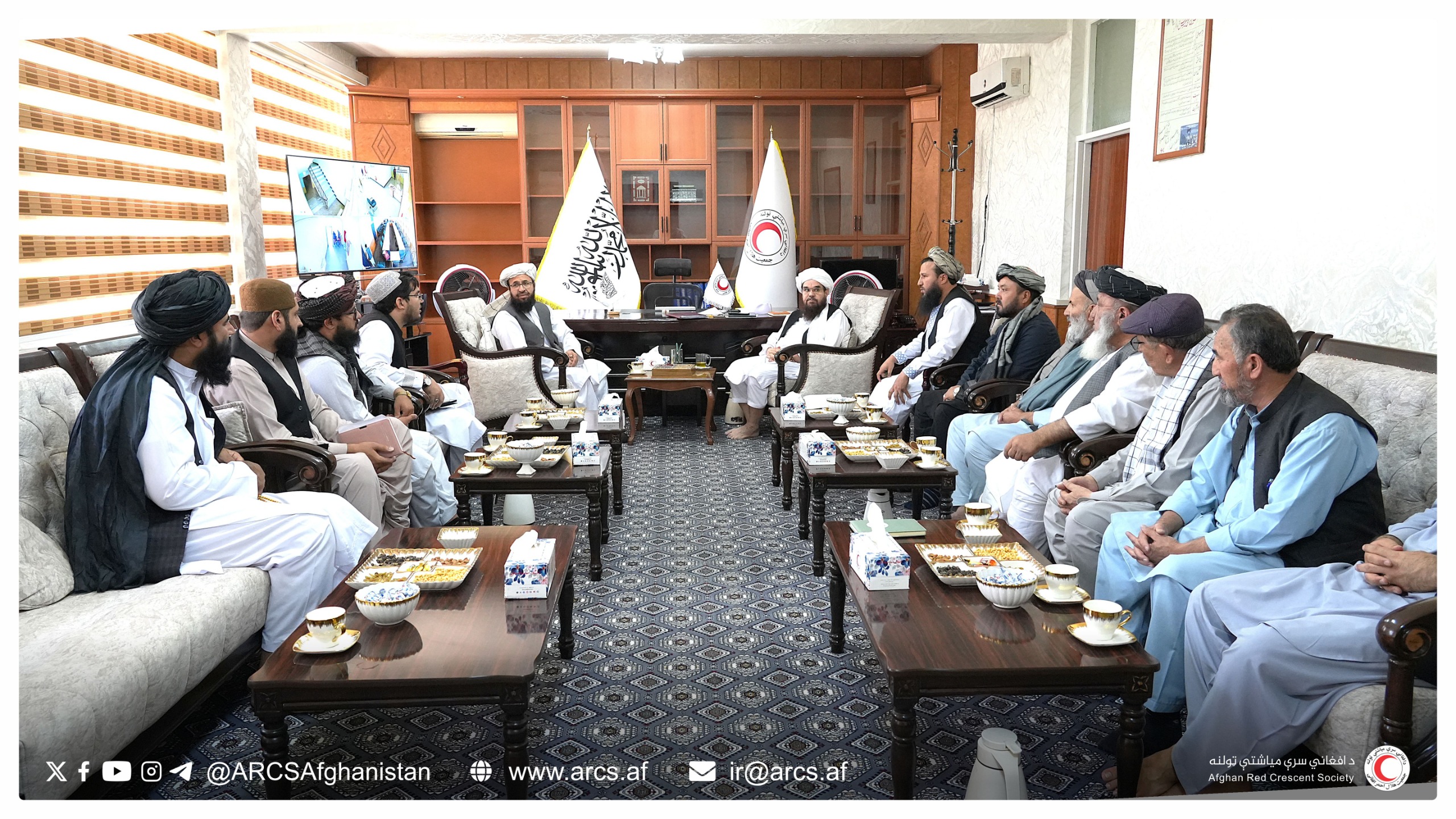 انجمن فرهنگی و اجتماعی سید نادرشاه کیانی، بخاطر کمک به زلزله‌زدگان کنر با هلال احمر افغانی همکاری می‌کند