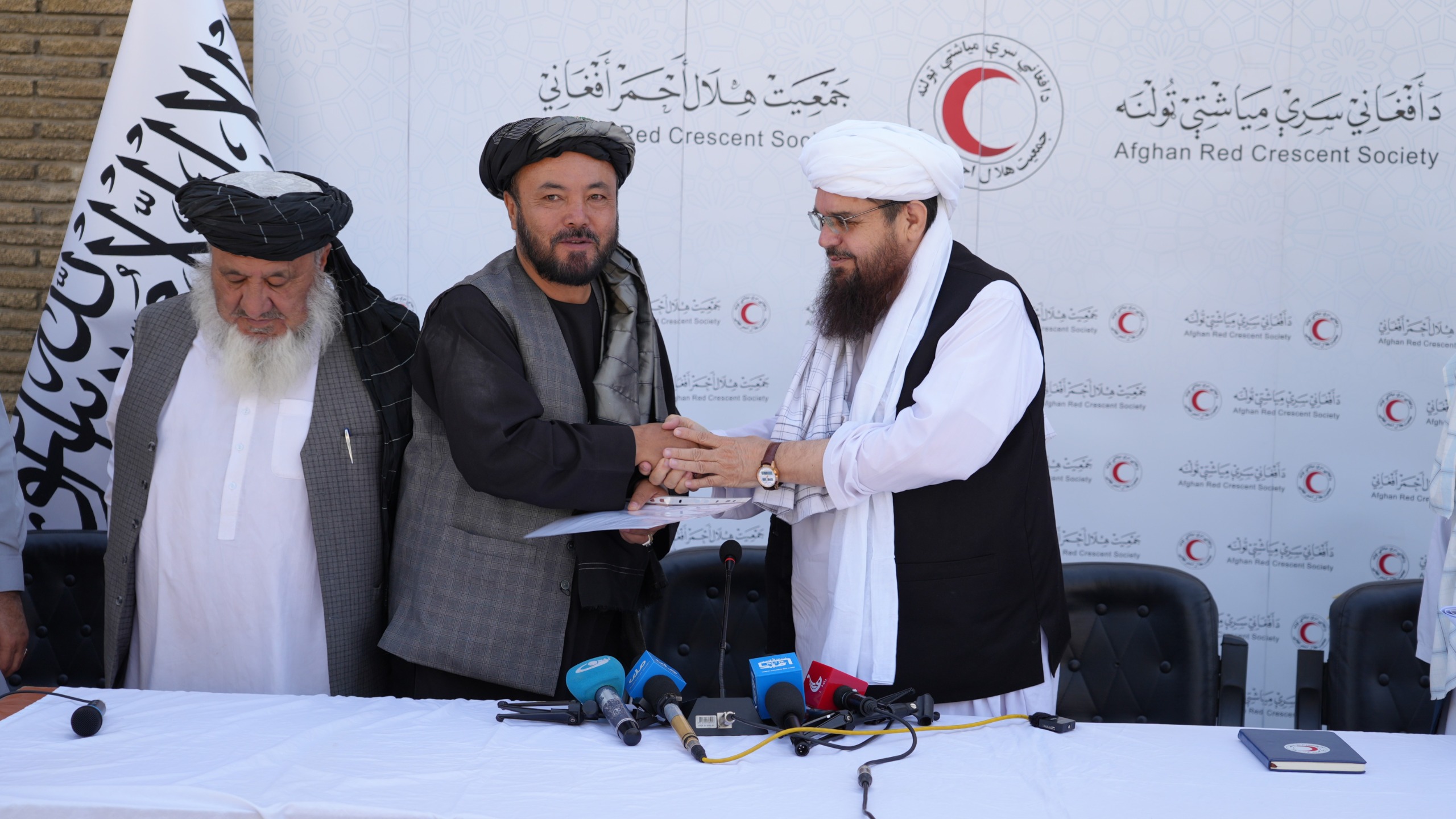د کونړ زلزله ځپلو لپاره د سید نادرشاه کیاني بنسټ ۴۴ ټنه بشري مرسته افغاني سرې میاشتې ته وسپارل شوه
