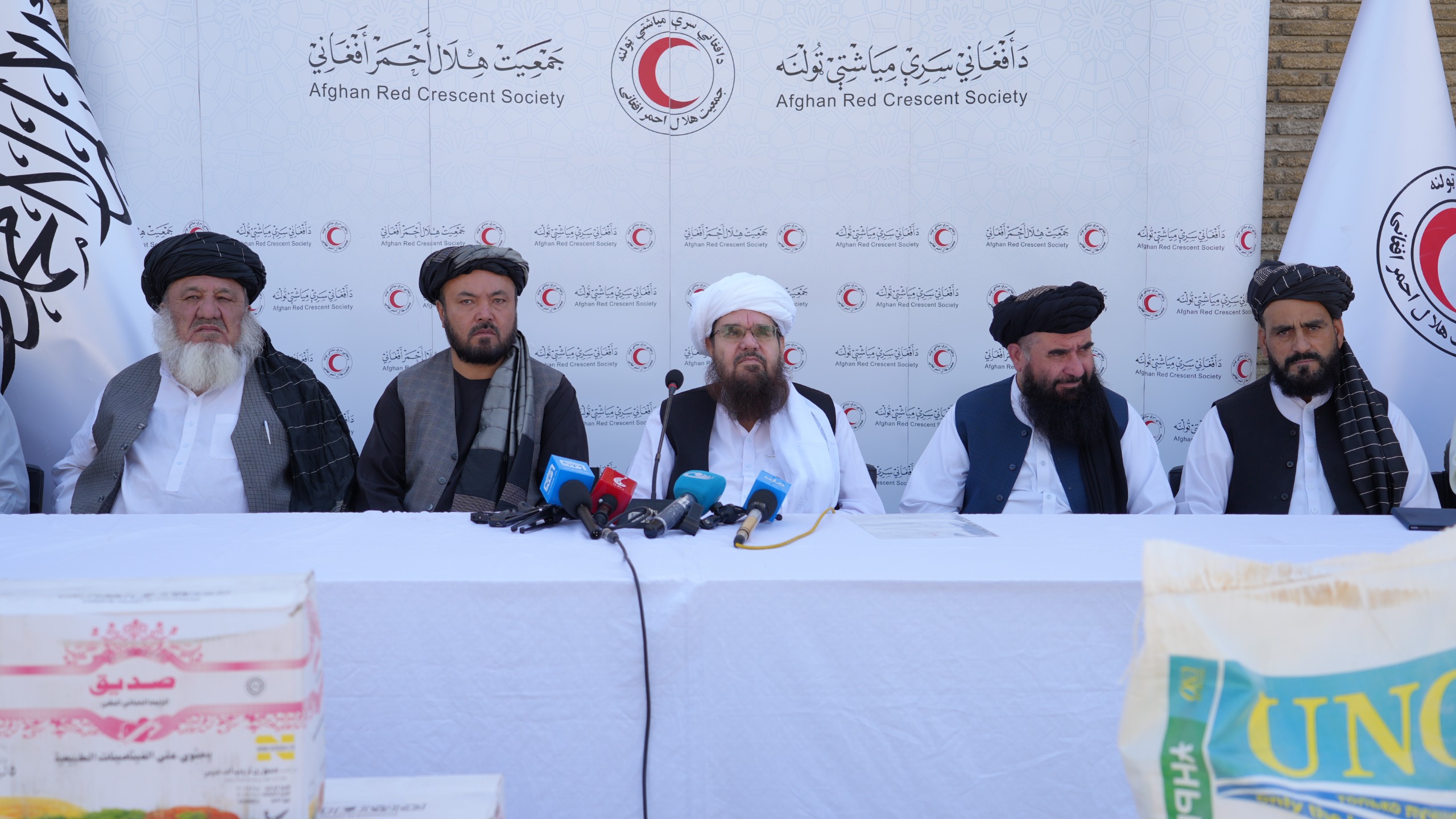 بنیاد سید نادرشاه کیانی ۴۴ تُن کمک‌های بشردوستانه را برای کمک به زلزله‌زدگان کنر، به  هلال‌احمر افغانی تحویل داد