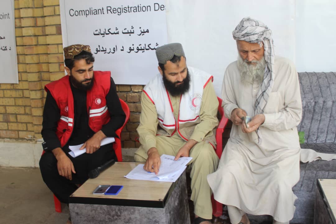 کندز؛ له ۱۰۰ راستنو شوو او بې سرپرسته کورنیو سره نغدي مرسته وشوه