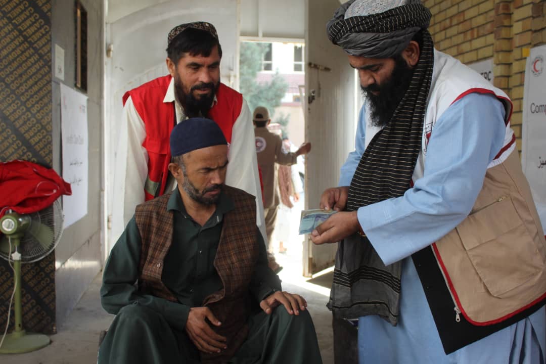 Kunduz: Cash Assistance Provided to 100 Families Without Guardians