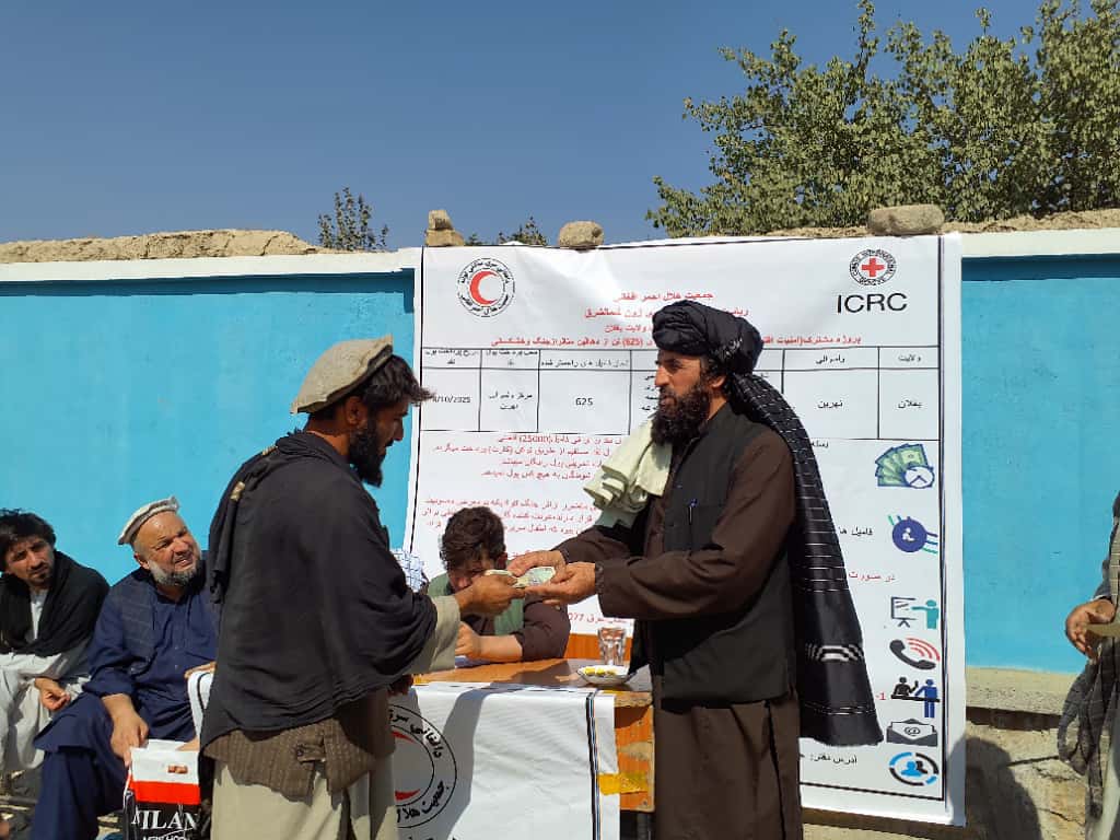 نزدیک به ۱۶ میلیون افغانی برای دهاقین نیازمند در بغلان توزیع شد