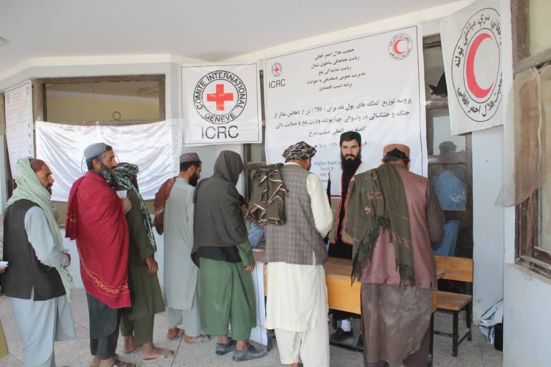 بلخ؛ پر اړمنو بزګرانو څه کم ۱۹ میلیونه افغانۍ ووېشل شوې