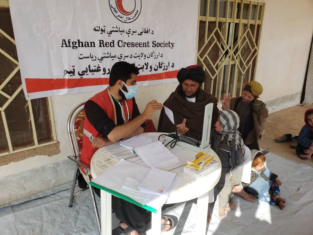 ارزګان؛ افغاني سرې میاشتې زرګونو اړمنو ناروغانو ته پراخ روغتیايي خدمتونه وړاندې کړي دي