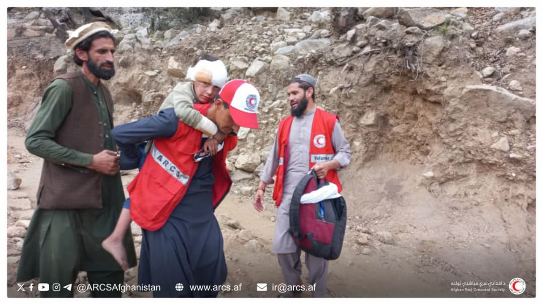 Afghan Residing in the United States Hands Over Financial Assistance to ARCS for Kunar Earthquake Victims