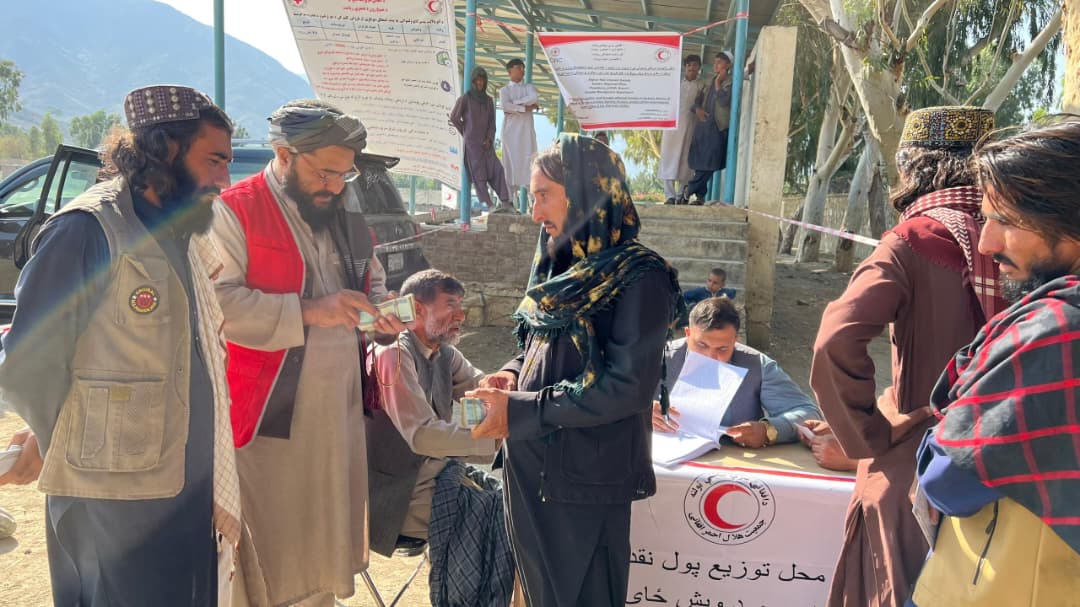 در ولایت کنر، مبلغ سیوهفتونیم میلیون افغانی به خانوادههای نیازمند توزیع شد