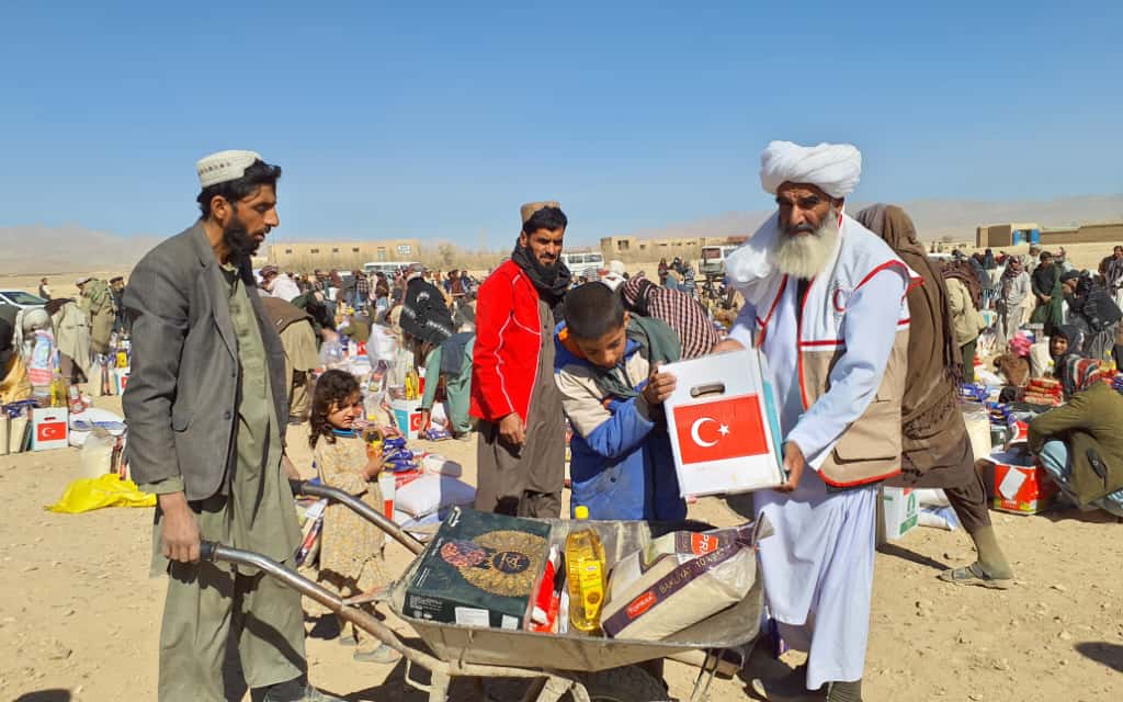 میدان وردک؛  به ۳۰۰ خانواده نیازمند کمک غذایی صورت گرفت