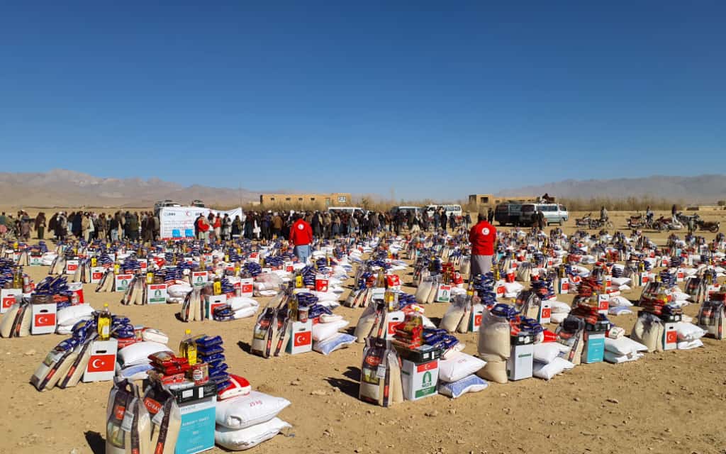 میدان وردګ؛ له ۳۰۰ اړمنو کورنیو سره د خوراکي توکو مرسته وشوه