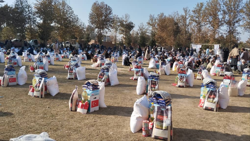 تخار کې له ۳۵۰ اړمنو او کډوالو کورنیو سره بشري مرسته وشوه