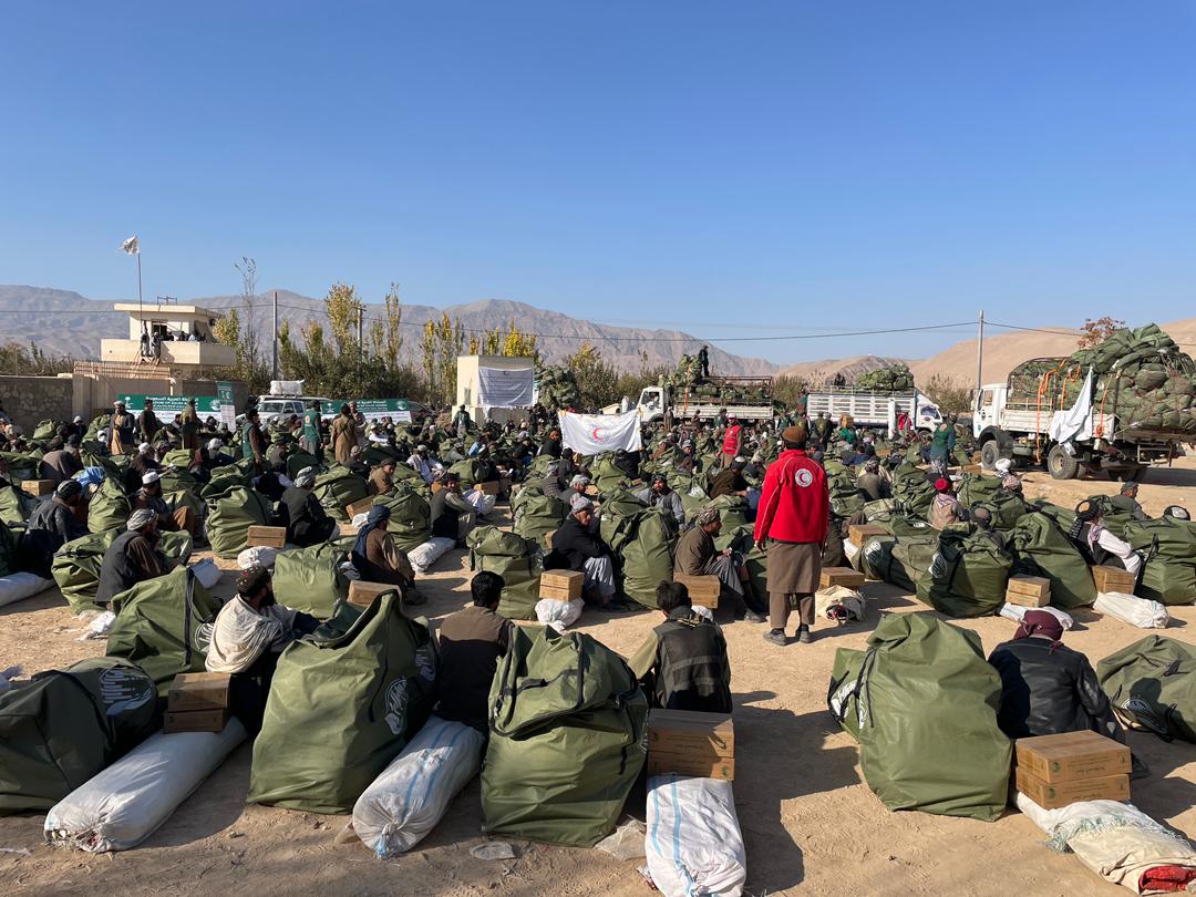 Tuesday, November 11, 2025  The ARCS provided humanitarian aid to 250 earthquake-affected families in Feroz Nakhchir district of Samangan province. Each family received four types of food and non-food items, including one tent, five blankets, a set of kitchen utensils, and two cartons of dates.
