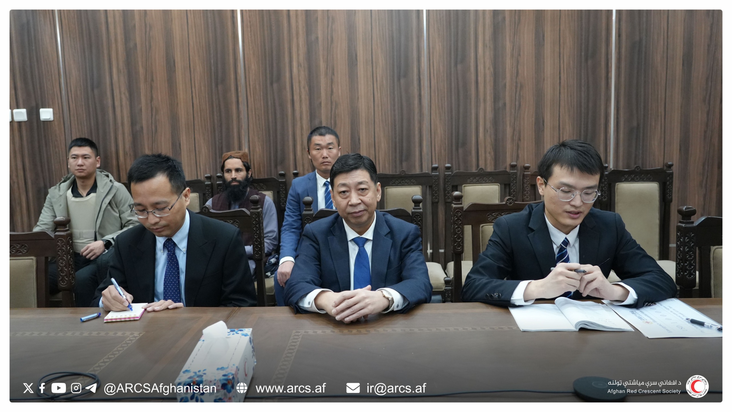 زلزله زون شمال؛ صلیب سرخ چین، مبلغ ۱۰۰ هزار دالر آمریکایی کمک نقدی را هلال‌احمر افغانی سپرد