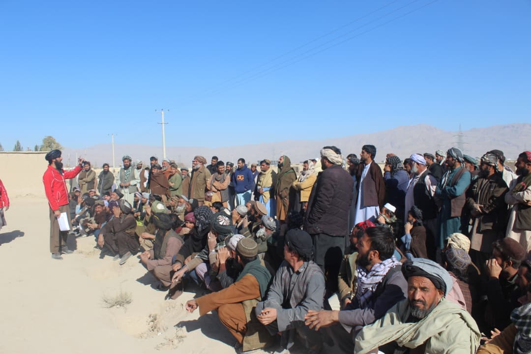 سمنګان کې له ۲۰۰ زلزله ځپلو کورنیو سره نغدي مرسته وشوه