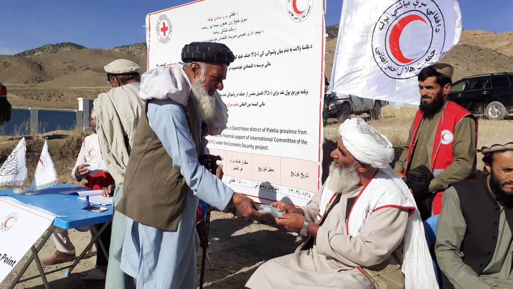 پکتیا او نورستان کې له ۷۵۰ داخلي بېځایه شوو کورنیو سره نغدي مرسته وشوه