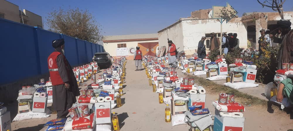 ارزګان؛ له ۳۰۰ اړمنو کورنیو سره بشري مرسته وشوه