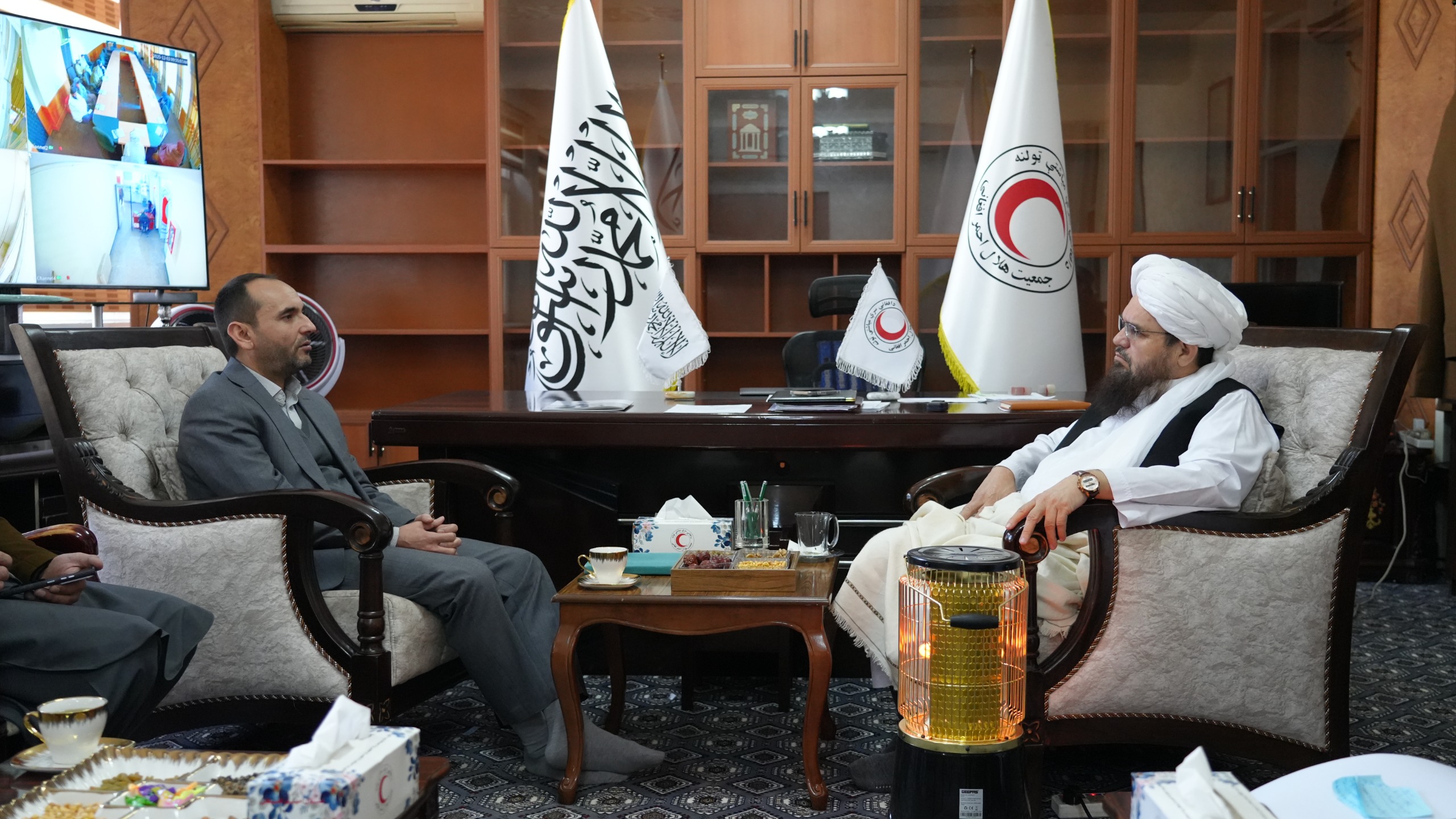 عمومي رئیس د اغاخان بنسټ له استازو سره وکتل