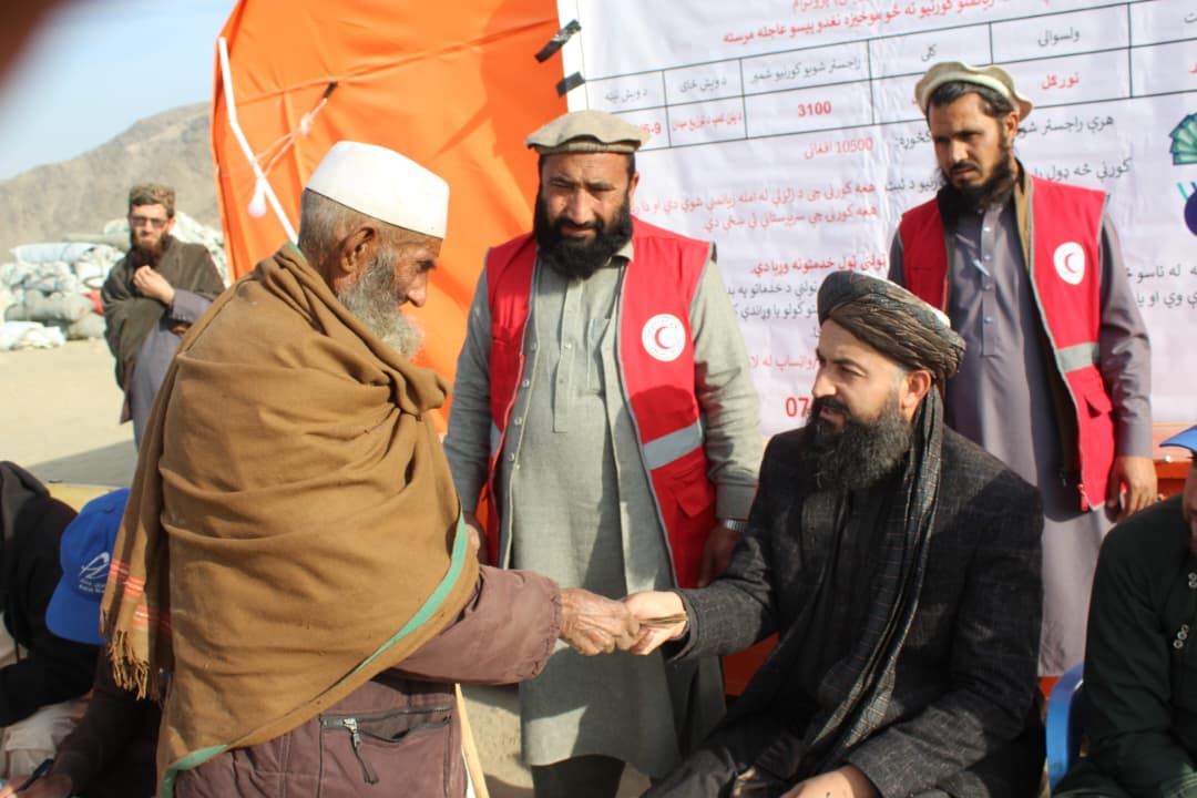 کونړ کې له زلزله ځپلو کورنیو سره څه د پاسه ۳۲ نیم میلیونه افغانۍ نغدي مرسته ترسره شوه