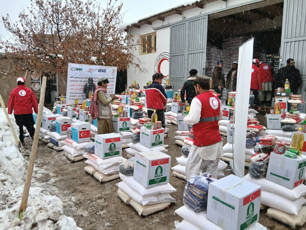 دایکندی؛ ۳۰۰ خانواده نیازمند از کمک‌های بشردوستانه مستفید شدند