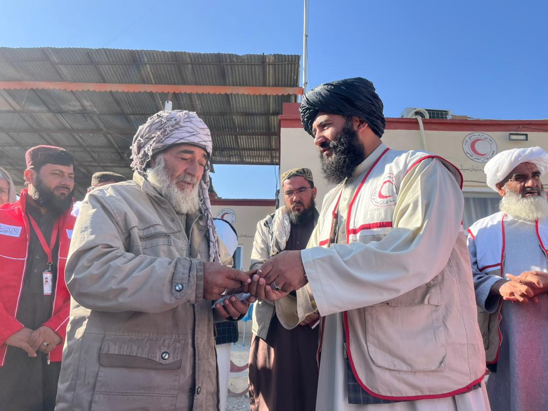 لوګر کې پر ۱۳۰۰ راستنو شوو کورنیو نغدي مرسته ووېشل شوه