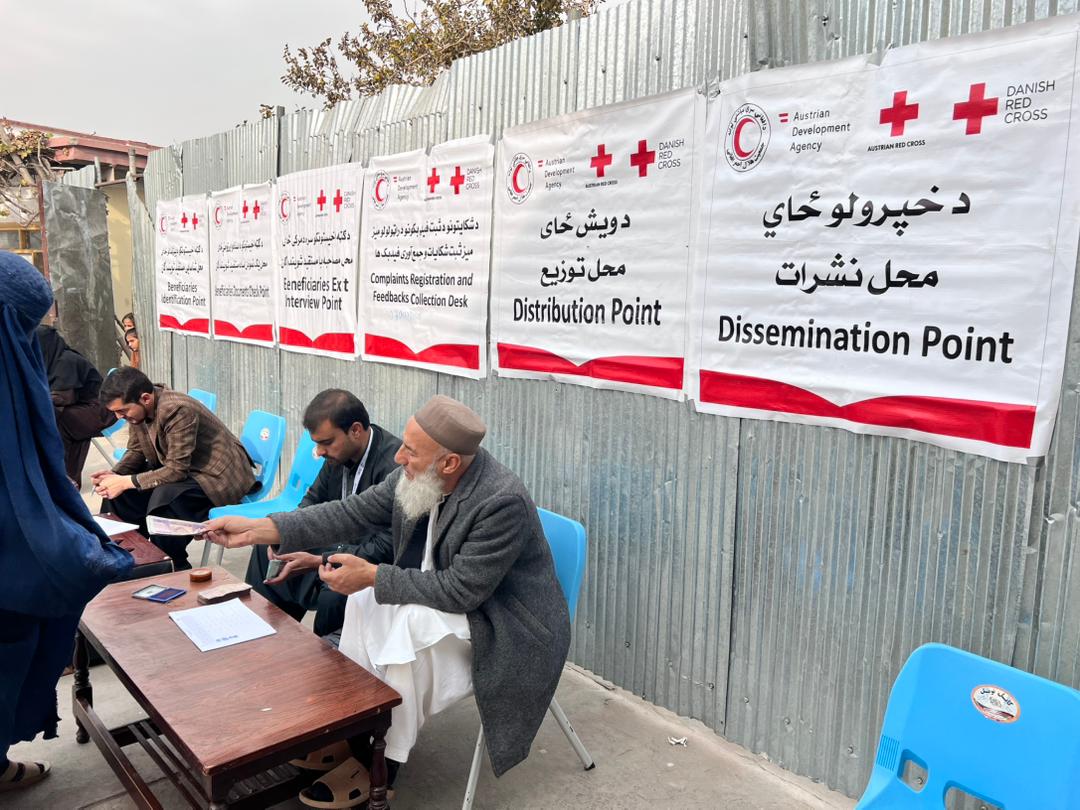 ننګرهار؛ د بې‌سرپرسته ښځینه حرفوي زده‌کوونکو سره څه کم یو میلیون افغانۍ نغدي مرسته وشوه