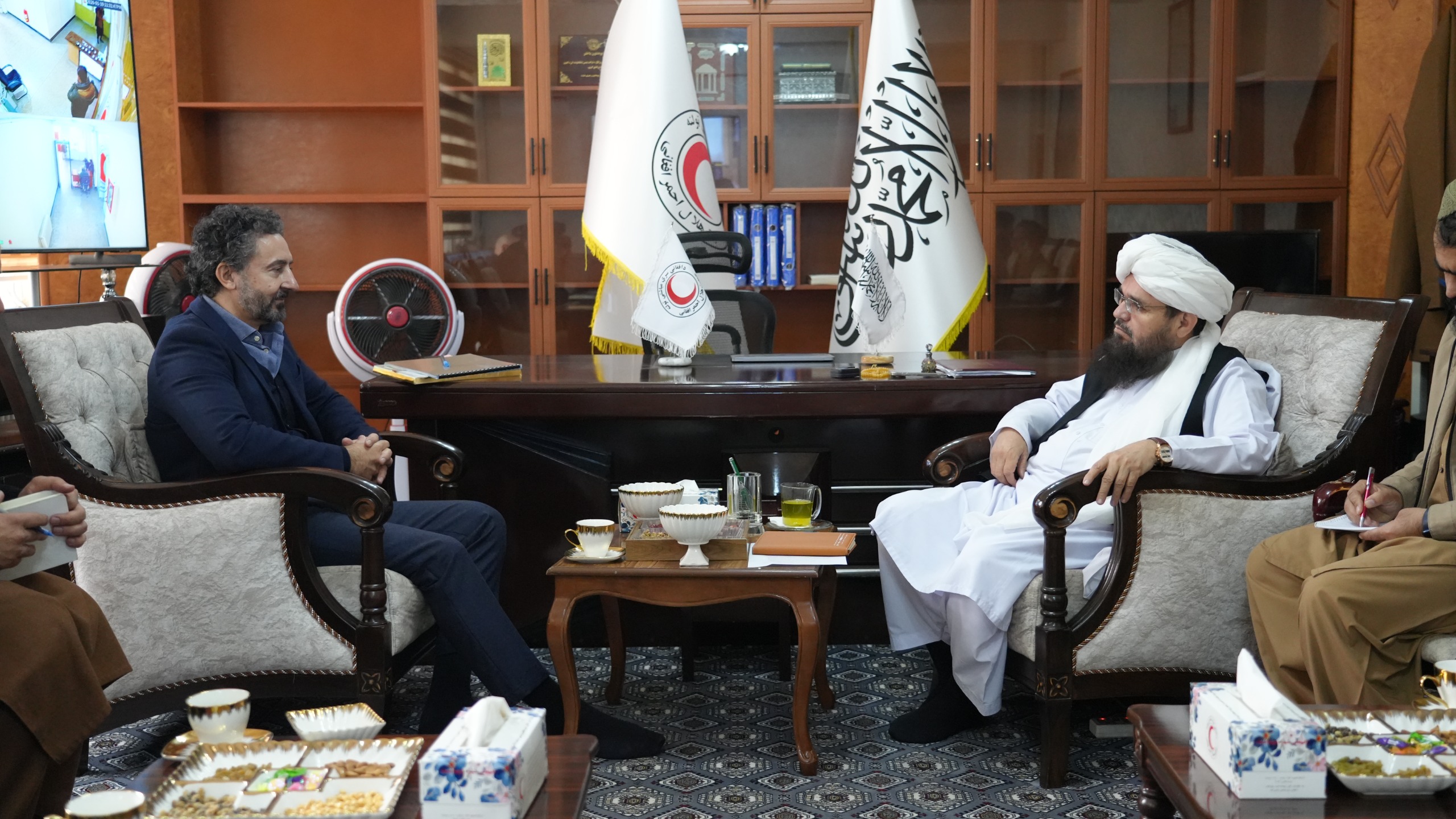 د افغاني سرې میاشتې عمومي رئيس د نړیوال فدراسیون د آسیا پاسیفیک له مشر سره د راستنو شوو کورنیو پر ملاتړ خبرې وکړې