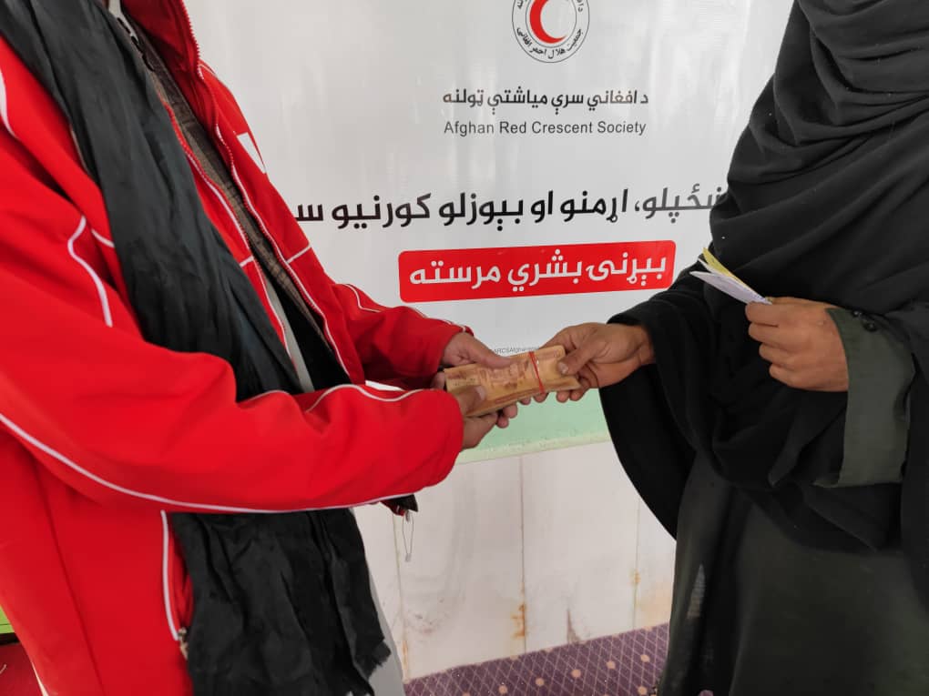 ۲۰ میلیونه نغدي مرسته؛ کندهار کې ۱۰۰۰ راستنو شوو کورنیو ته ورکړل شوه