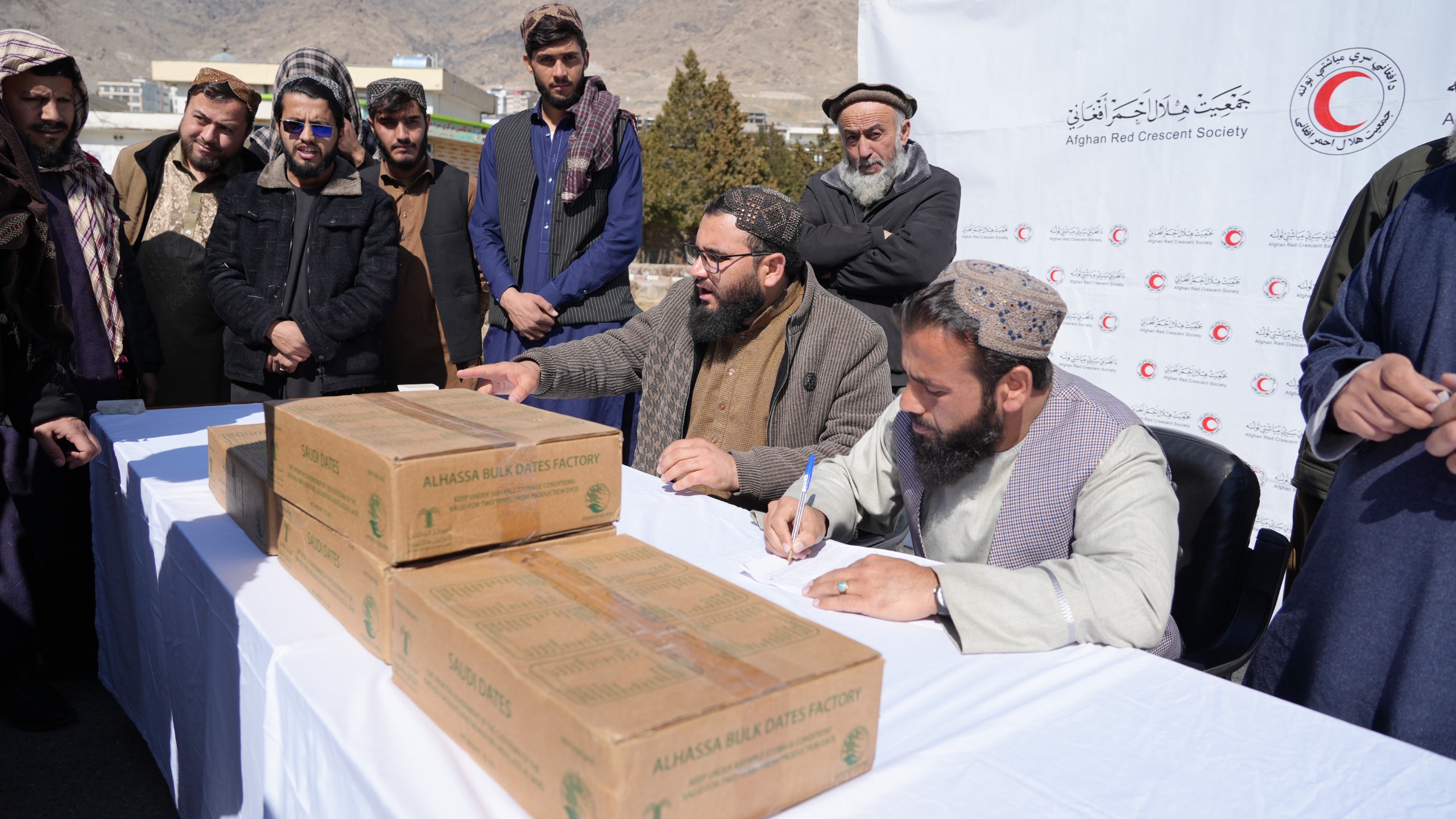 به مناسبت ماه رمضان؛ روند توزیع ۱۱ تُن خرما در کابل آغاز شد