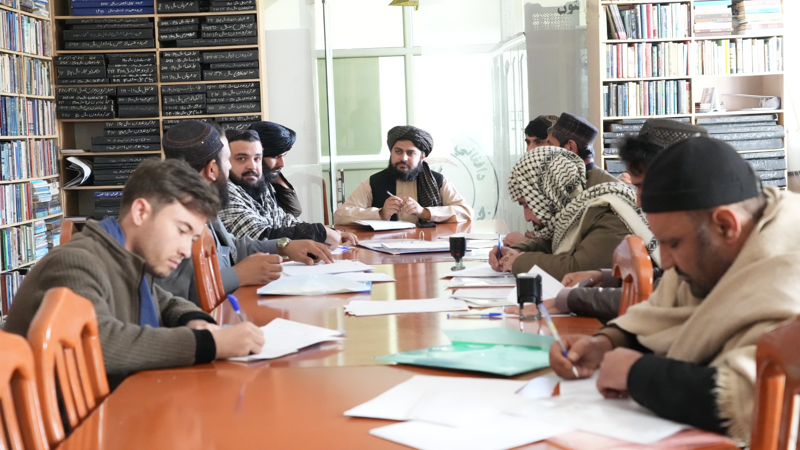 جلسهٔ داوطلبی بخاطر کرایه‌گیری موترهای تیم سیار صحی ولایت کنر برگزار شد