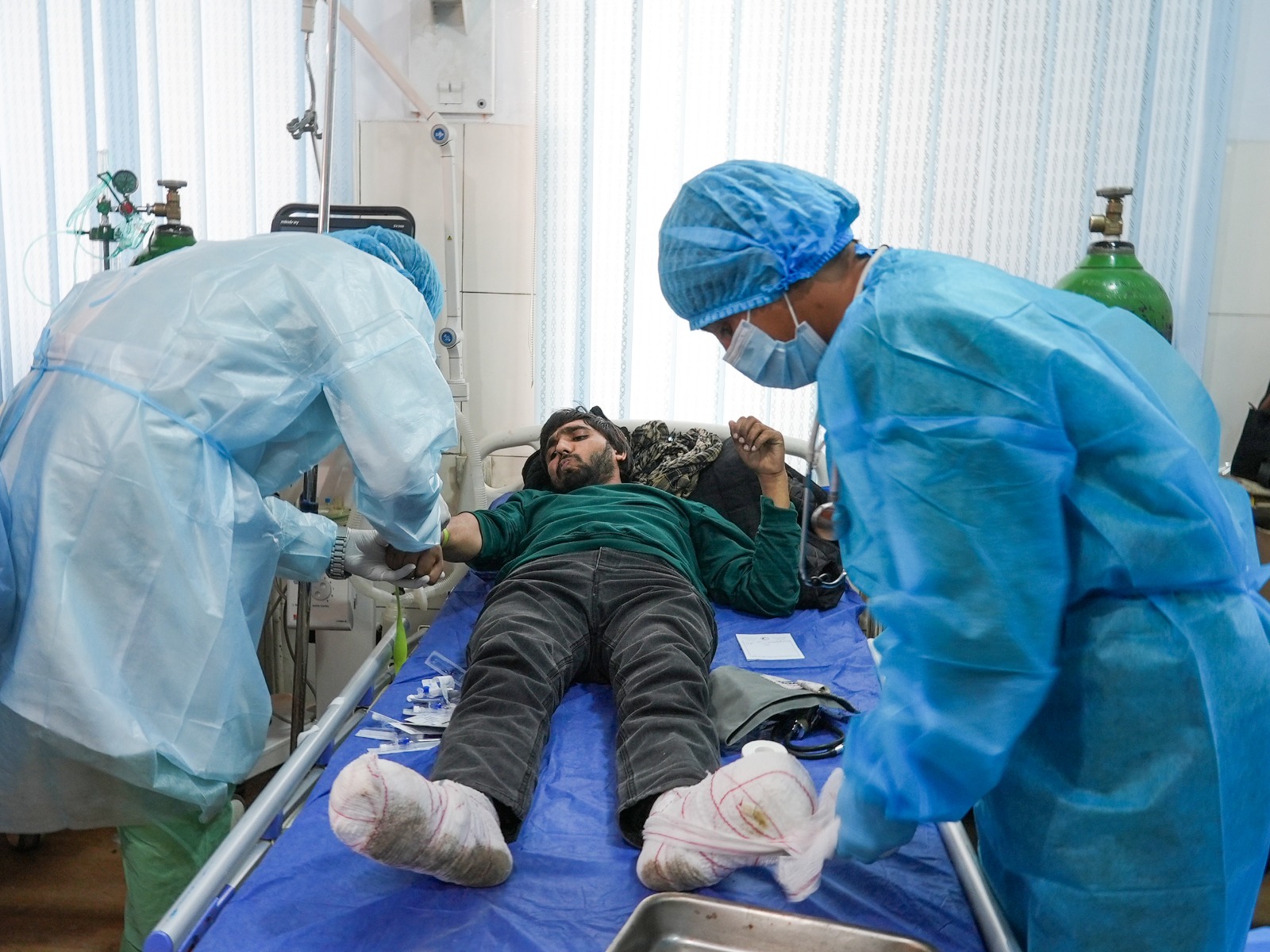 Kabul: 14 Afghans Stranded in Snow on Türkiye-Iran Border Transferred to Hospitals for Treatment