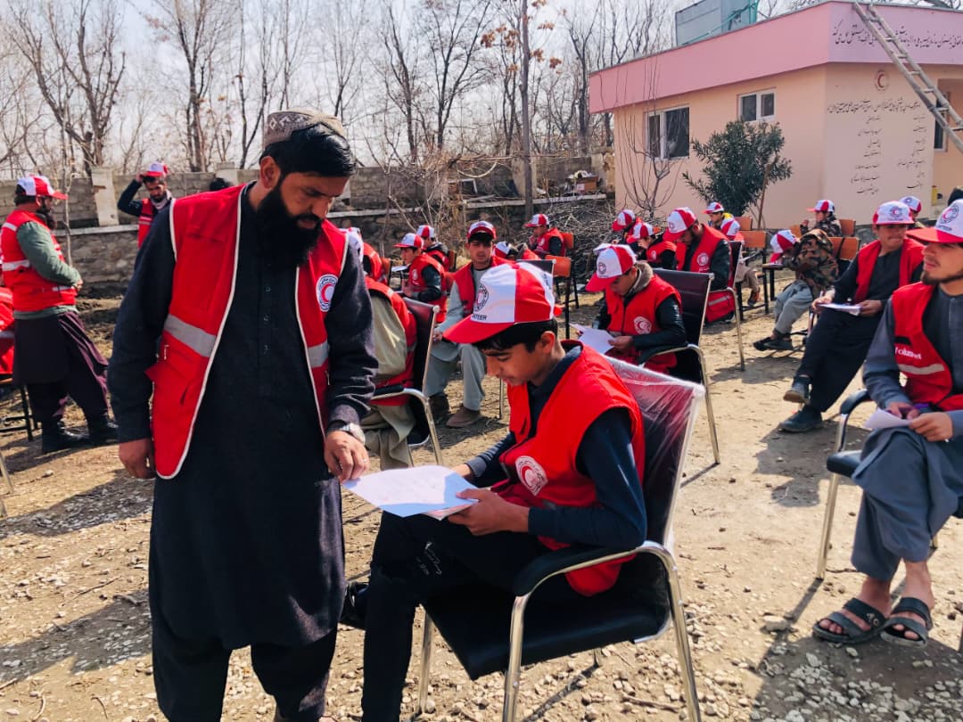 پروان؛ د ځوانانو او رضاکارانو ښوونیز مرکز کې د ۸۰ زده کوونکو میاشتنۍ آزموینه واخيستل شوه