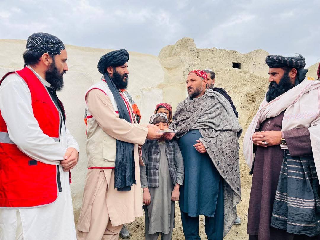 لوګر؛ د غرښویېدنې له امله زیانمنې کورنۍ سره نغدي مرسته وشوه