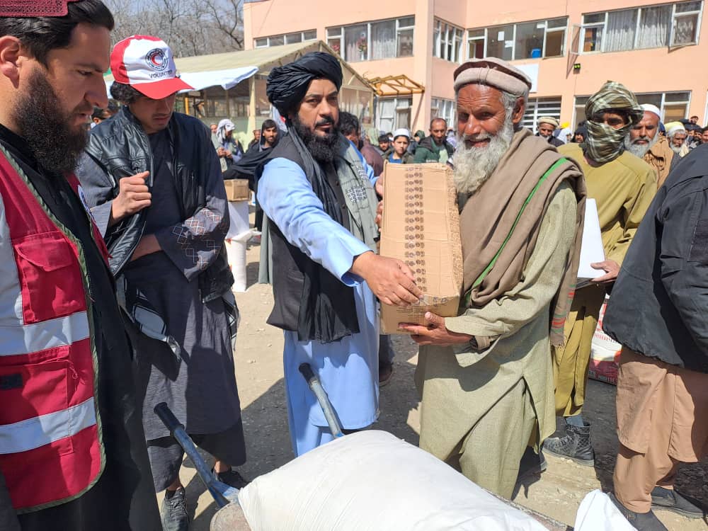 به مناسبت ماه رمضان؛ ۴۰ تُن کمک غذایی برای ۵۰۰ خانواده مهاجر عودت‌کننده در پروان توزیع شد