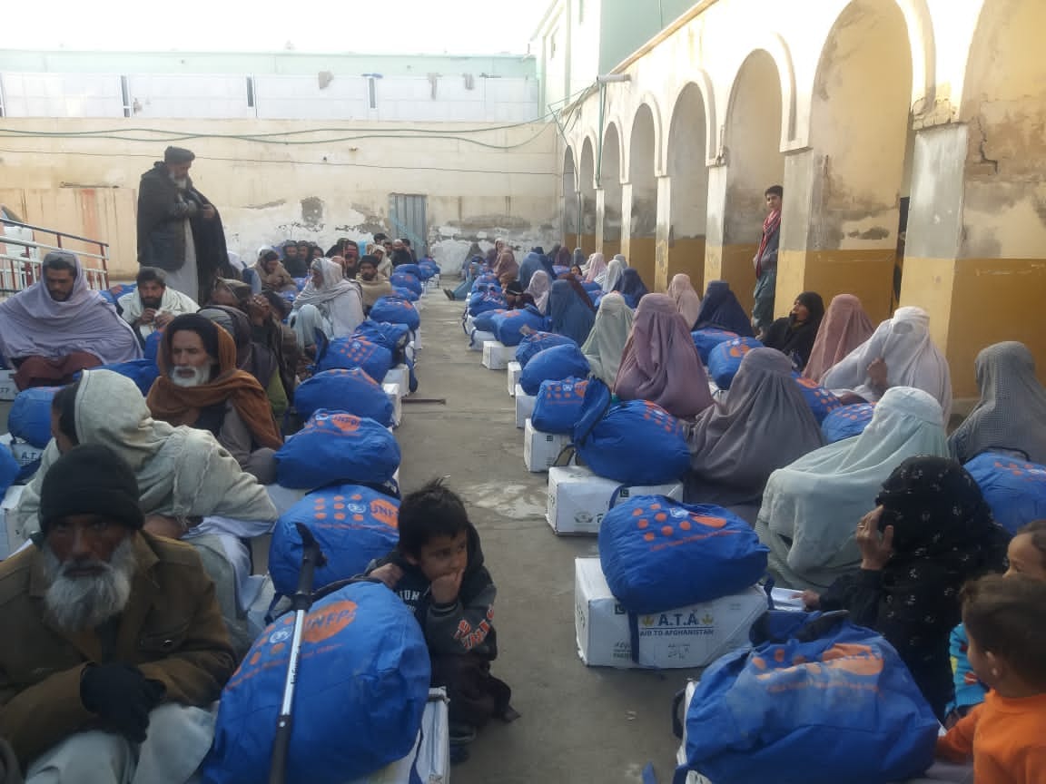 جمعيت هلال احمر افغاني در کندهار برای ١٥٠ خانواده نيازمند مساعدت نمود!