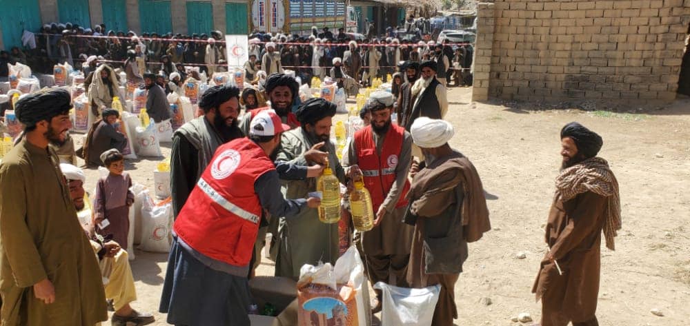 افغاني سرې میاشتې په باغران ولسوالۍ کې ۳۰۰ سیلاب ځپلو کورنیو ته د خوراکي توکو مرسته ووېشله!