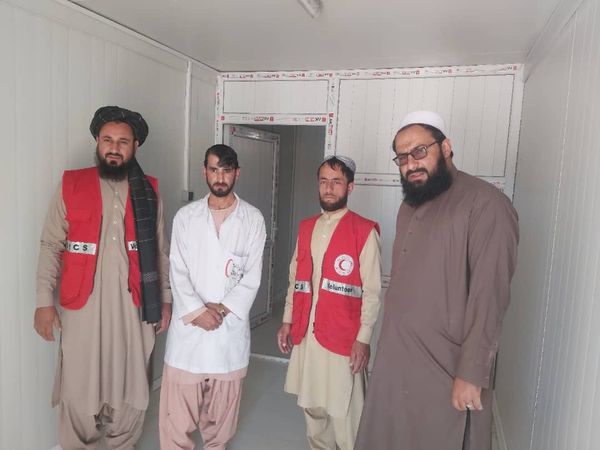 بنیاد مهاجرین ناروی (NRC) تجهیزات صحی و ۴ کانتینر را به هلال احمر افغانی کمک ومساعدت نمود.