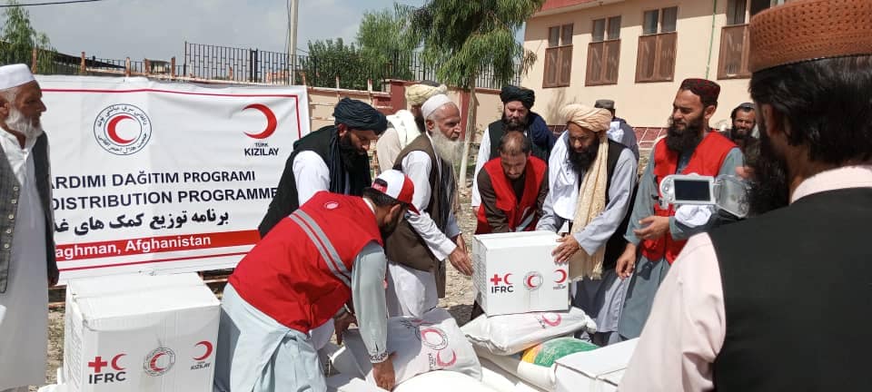 افغاني سرې میاشتې له لوري د لغمان ولایت ۴۰۰ بېوزله او سېلاب ځپلو کورنیو ته د خوراکي توکو مرسته وویشل شوه!