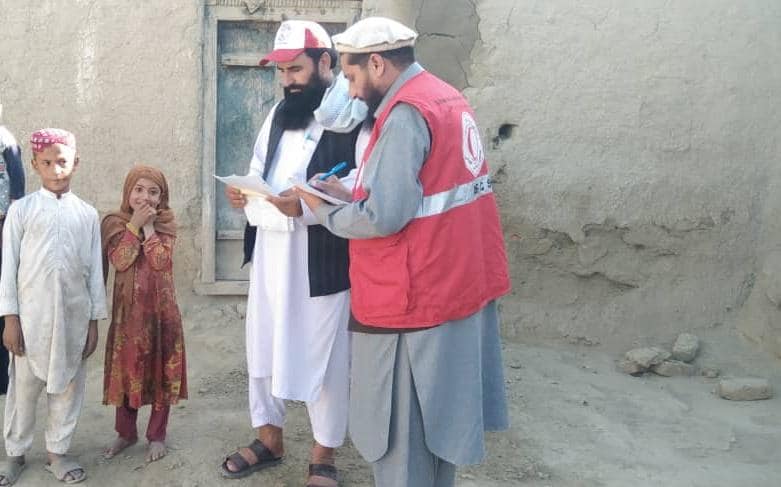 هلال احمر افغانی برای ۵۰۰ خانواده فقیر و نیازمند در ولسوالی بتی کوت ولایت ننگرهار کارت های مواد کمکی توزیع نمود!