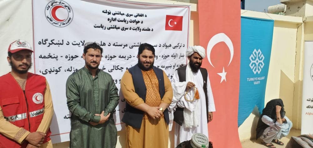 جمعیت هلال احمرافغانی برای ۳۰۰ خانواده در ولایت هلمند مساعدت نمود!