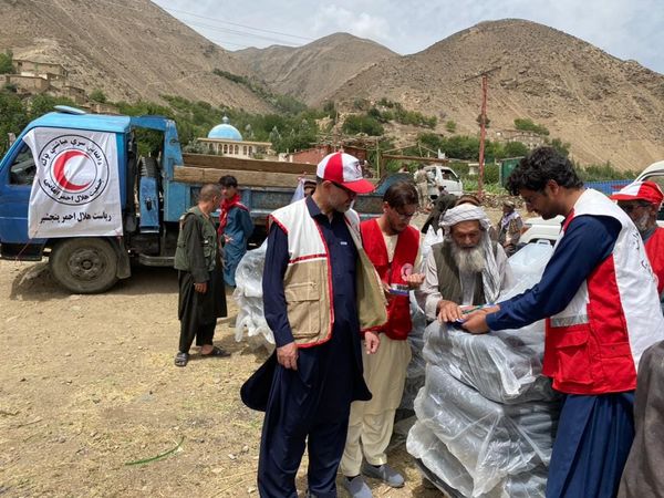 افغاني سرې میاشتې پنجشیر ولایت کې ۲۲ سیلاب ځپلو کورنیو سره مرسته ترسره کړه!