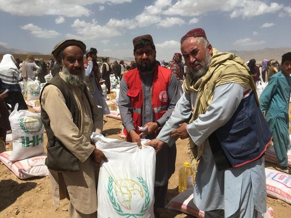 ازجانب هلال احمرافغانی توزیع موادغذایی به ۲۰۰ خانواده آسیب پذیر در ولایت میدان وردک!