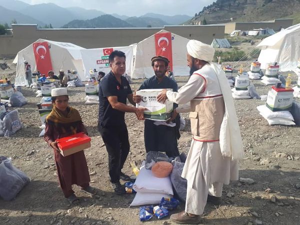 جمعیت هلال احمر افغانی برای ۳۰۰ خانواده در ولایت پکتیکا مواد غذایی وغیر غذایی مساعدت نمود!